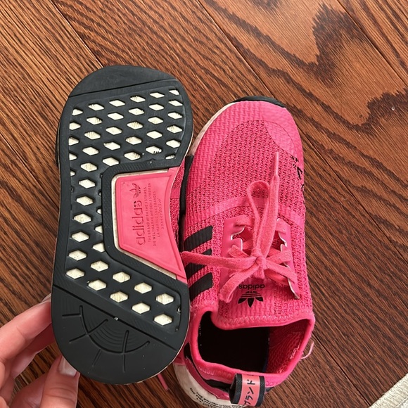 Girls adidas sneakers, US size 1 - Picture 3 of 3